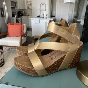 Gold Blowfish Sandal!